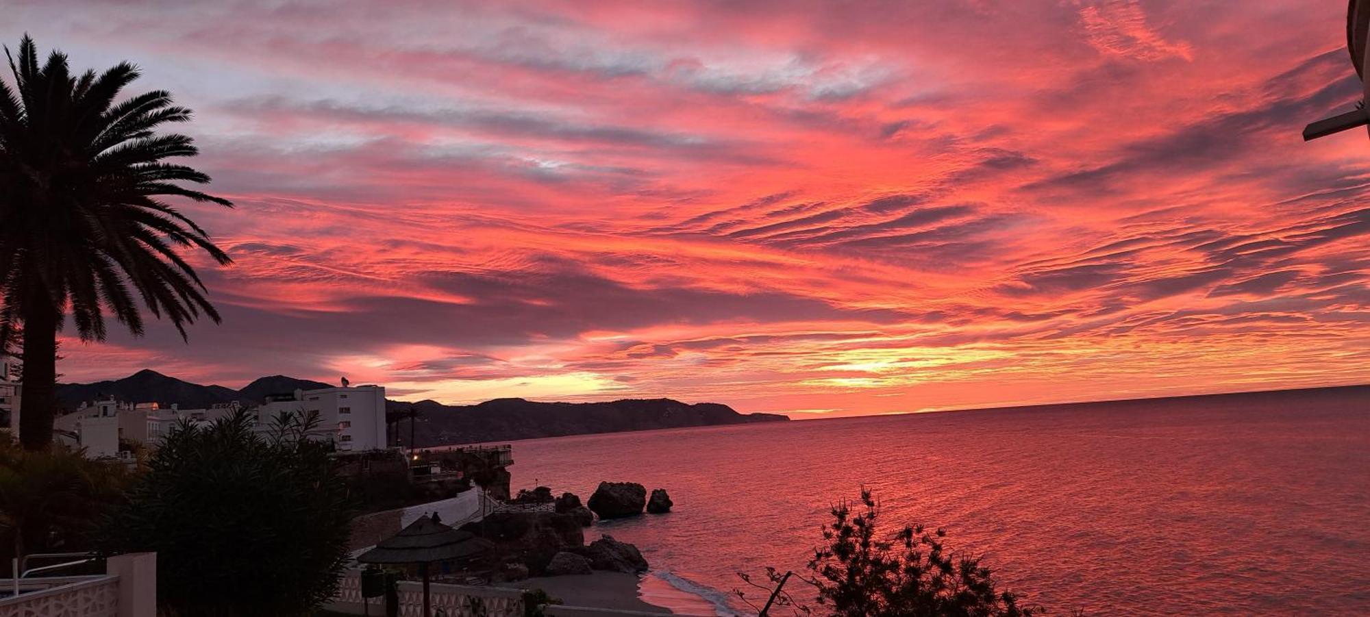 Acapulco Playa Beautiful Seaview Apartment Nerja Bagian luar foto