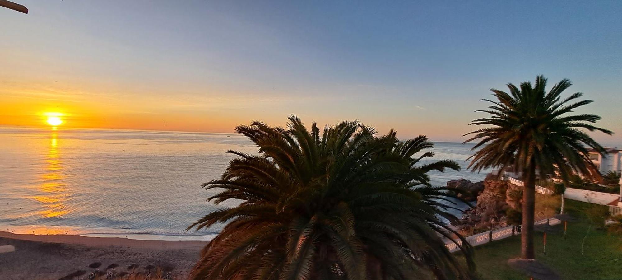 Acapulco Playa Beautiful Seaview Apartment Nerja Bagian luar foto
