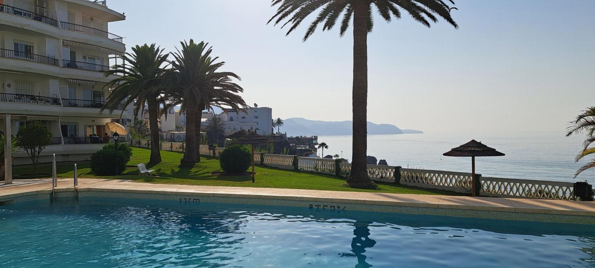 Acapulco Playa Beautiful Seaview Apartment Nerja Bagian luar foto